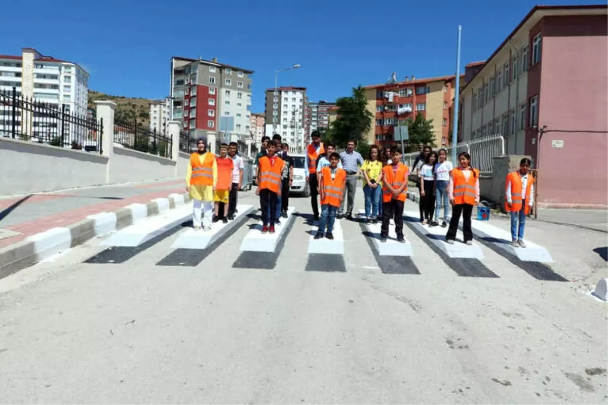 Çocuklardan Üç Boyutlu Yaya Geçidi