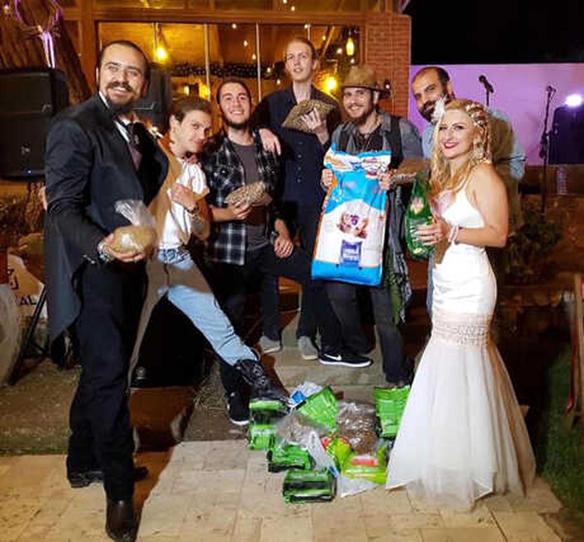 Düğüne Mamalarla Geldiler