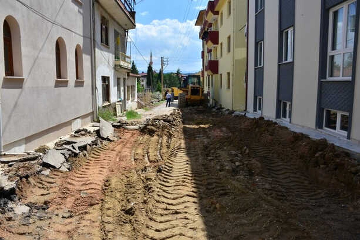 Gediz Belediyesi\'nin Beton Parke ve Bordür Yapım Çalışmaları