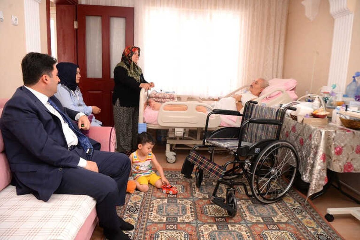 Hasta Vatandaşlara Tekerlekli Sandalye