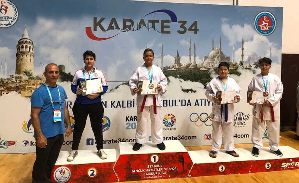 İhlas Koleji Karate34\'de Madalyaları Topladı