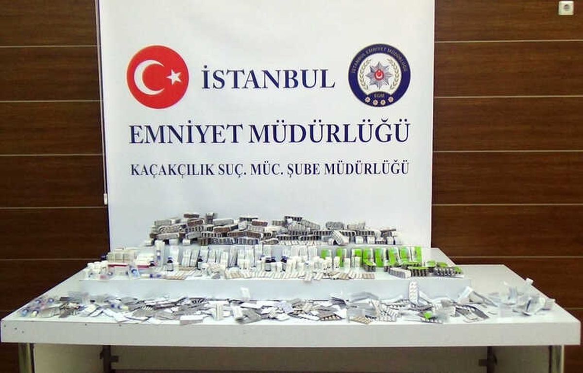 İstanbul\'da Kaçak İlaç Operasyonu: 27 Bin 527 Hap Ele Geçirildi