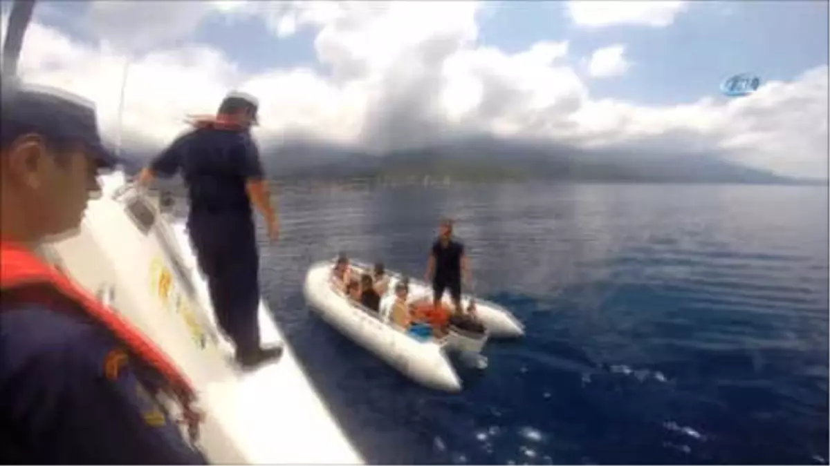 Kuşadası\'nda 12\'si Çocuk 26 Kaçak Göçmen Yakalandı