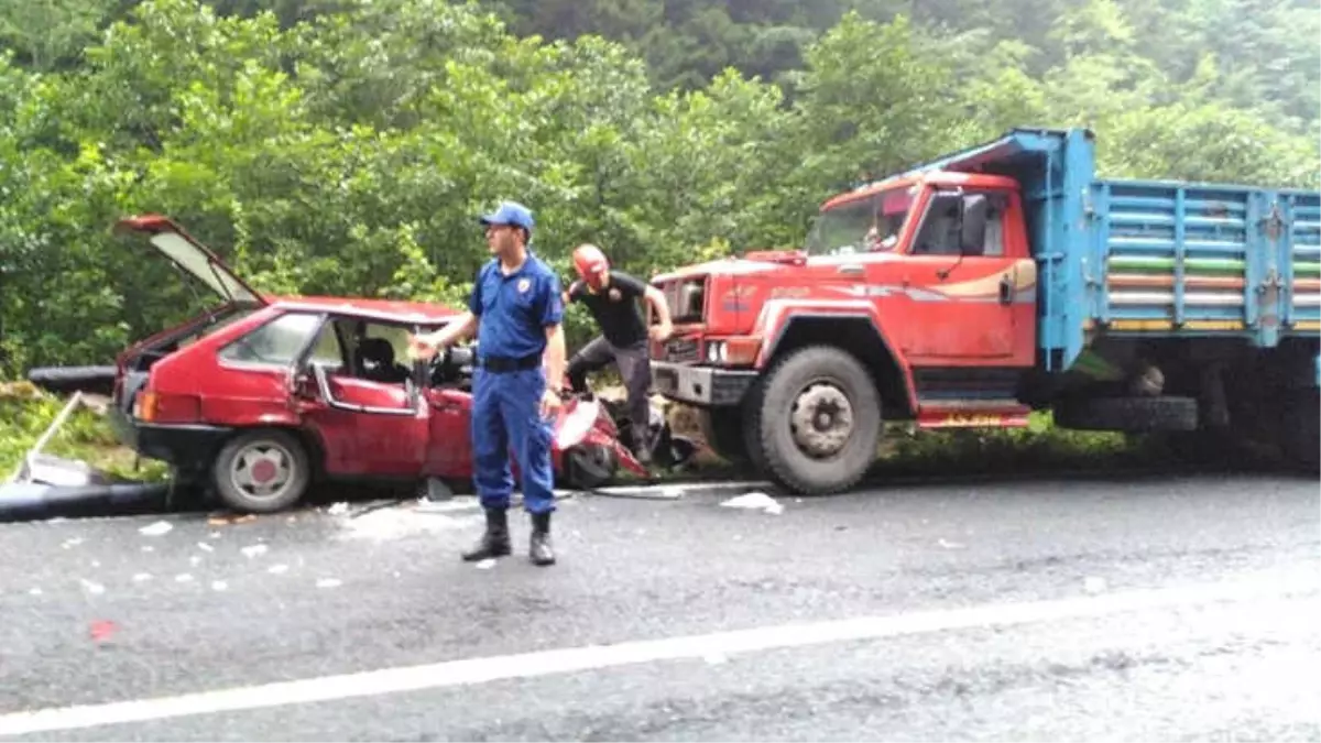 Rize\'de Trafik Kazası: 1 Ölü, 3 Yaralı