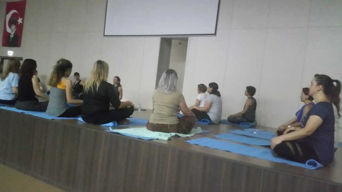 "Sağlık Alanında Bütüncül Yaklaşımlar: Yoga"
