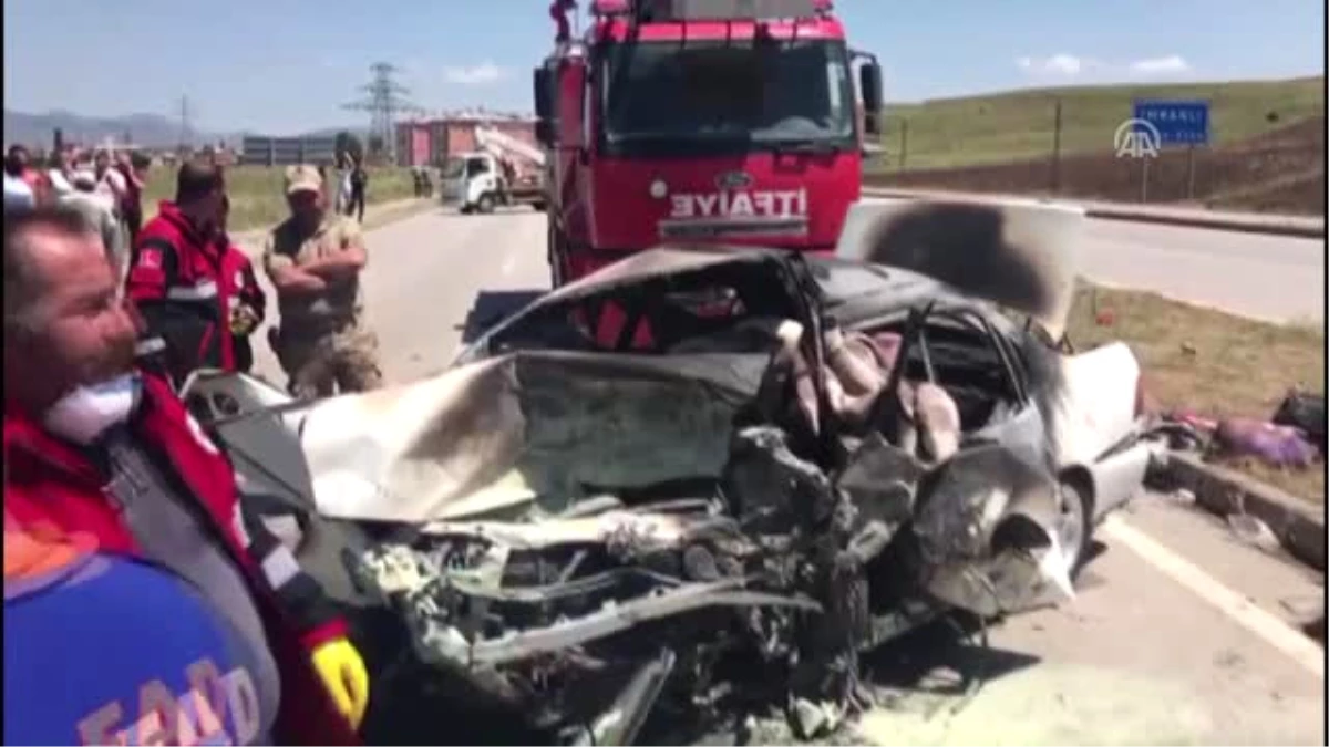 Sivas\'ta İki Otomobil Çarpıştı: 4 Ölü, 4 Yaralı
