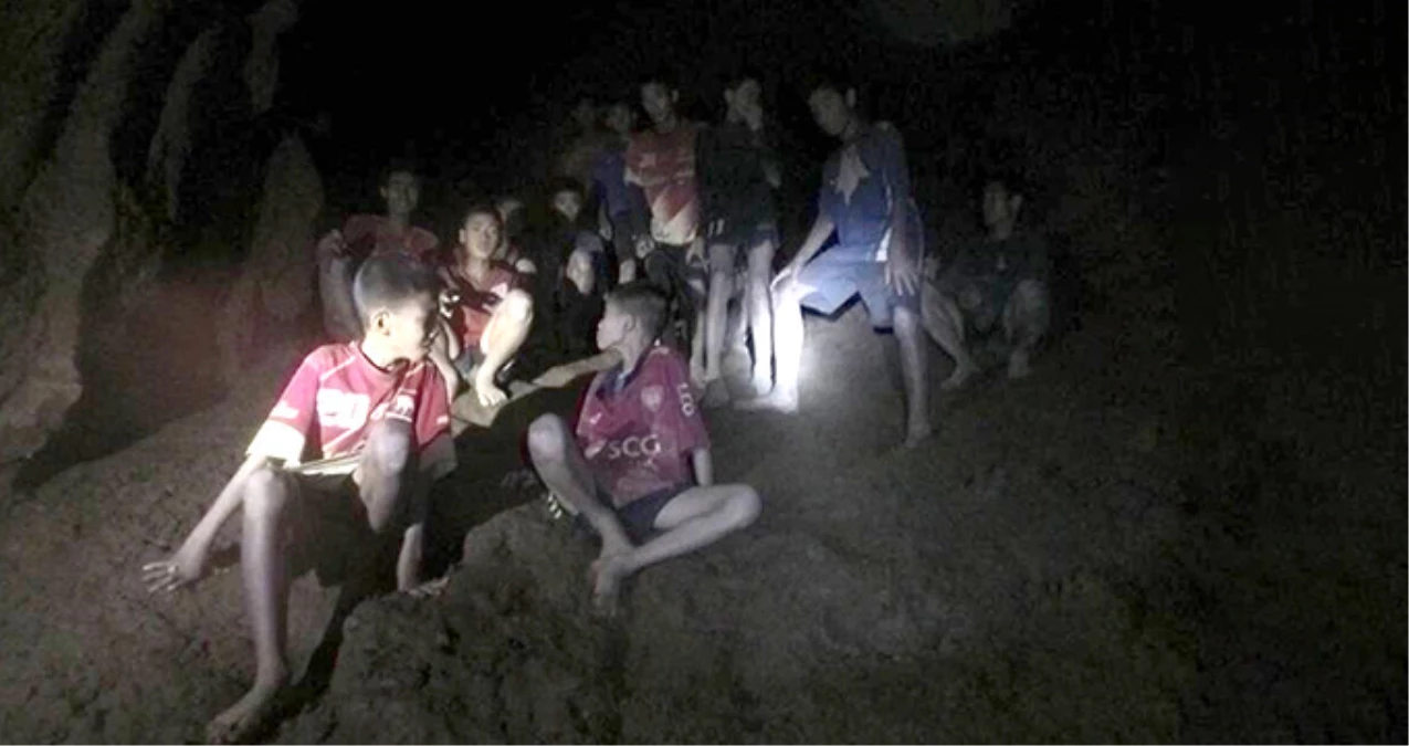 Tayland\'daki Mağarada Mahsur Kalan Çocuklar İçin Seçenekler Masaya Yatırıldı