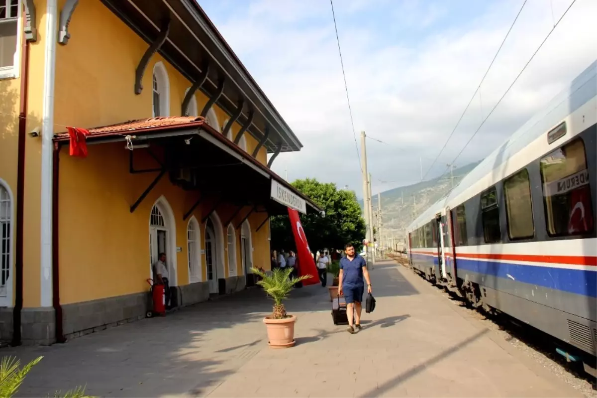 103 Yıllık Tarihi İskenderun Garı Hızlı Treni Bekliyor