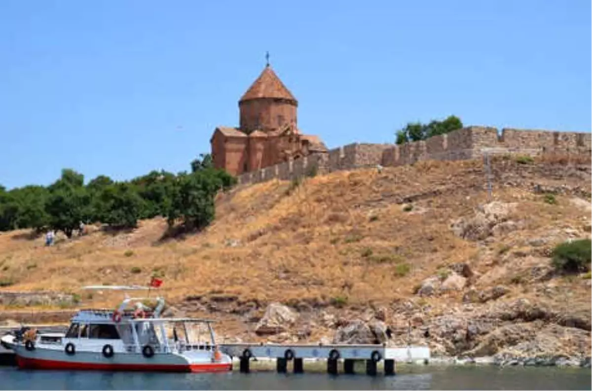 Akdamar Adası Tatlı Suya Kavuşuyor