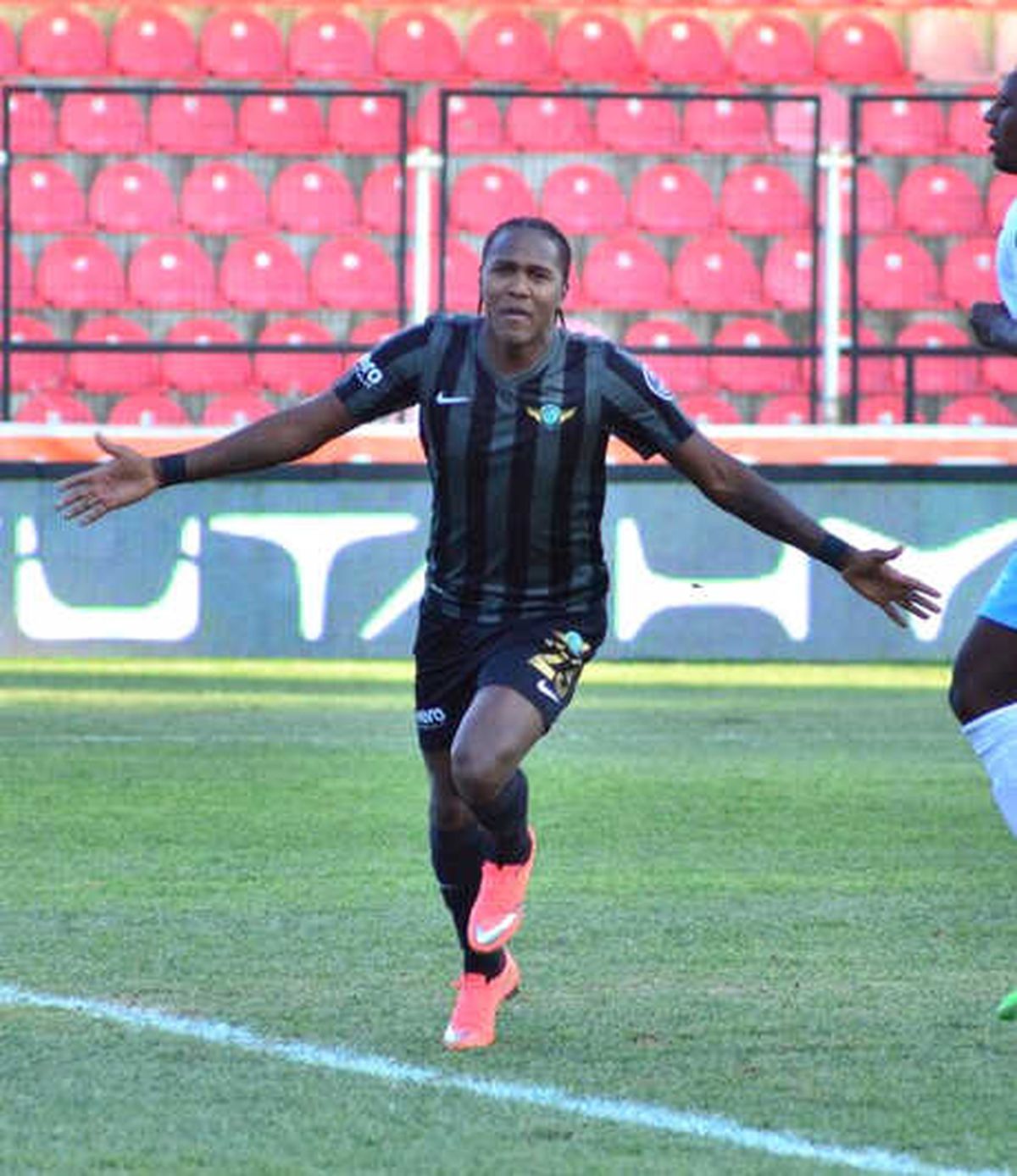 Akhisarspor\'un Rodallega Aşkı