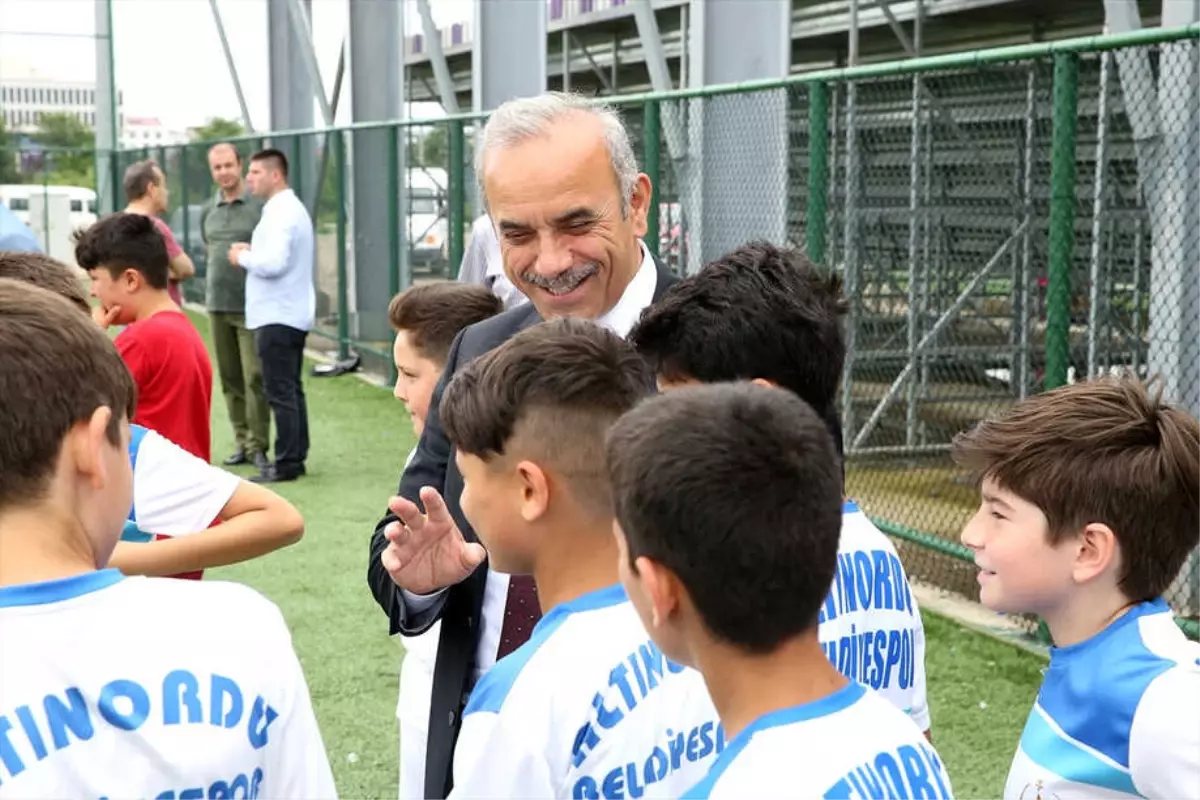 Altınordu Belediyesi Yaz Futbol ve Kaleci Okulu Açıldı