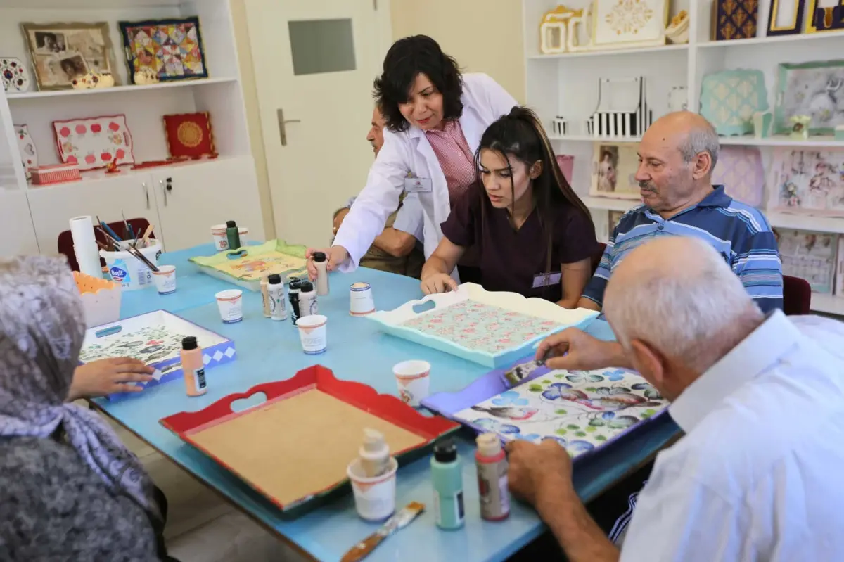 Alzheimer Hastaları Bu Merkezde Hayat Buluyor