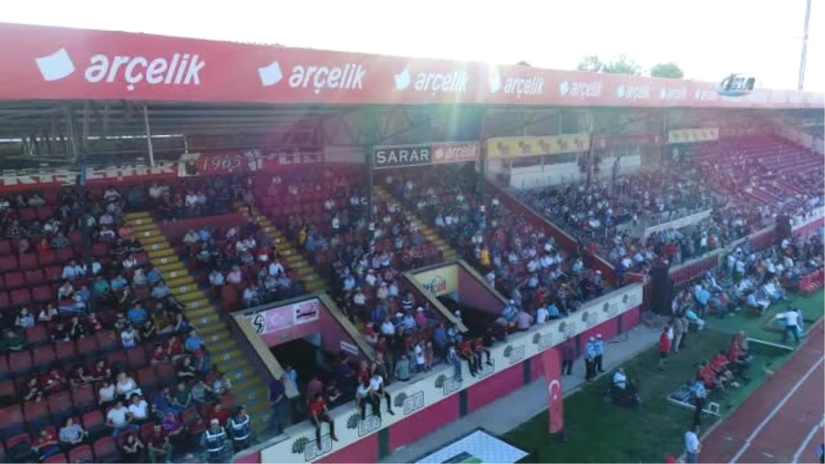 Atatürk Stadyumu\'ndaki Son Maçı Eskişehirspor\'un Efsaneleri Kazandı