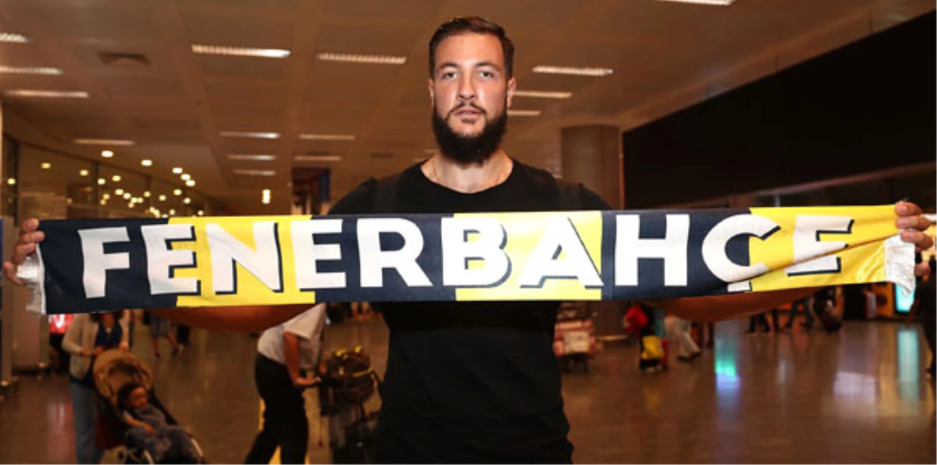 Fenerbahçe\'nin Yeni Transferi İstanbul\'da!