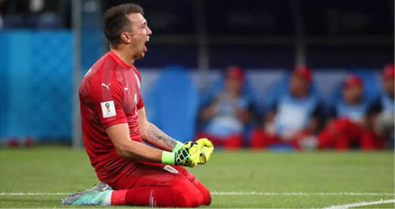 Galatasaray; Muslera, Gomis, Rodrigues, Belhanda ve Maicon\'un Satış Fiyatını Belirledi