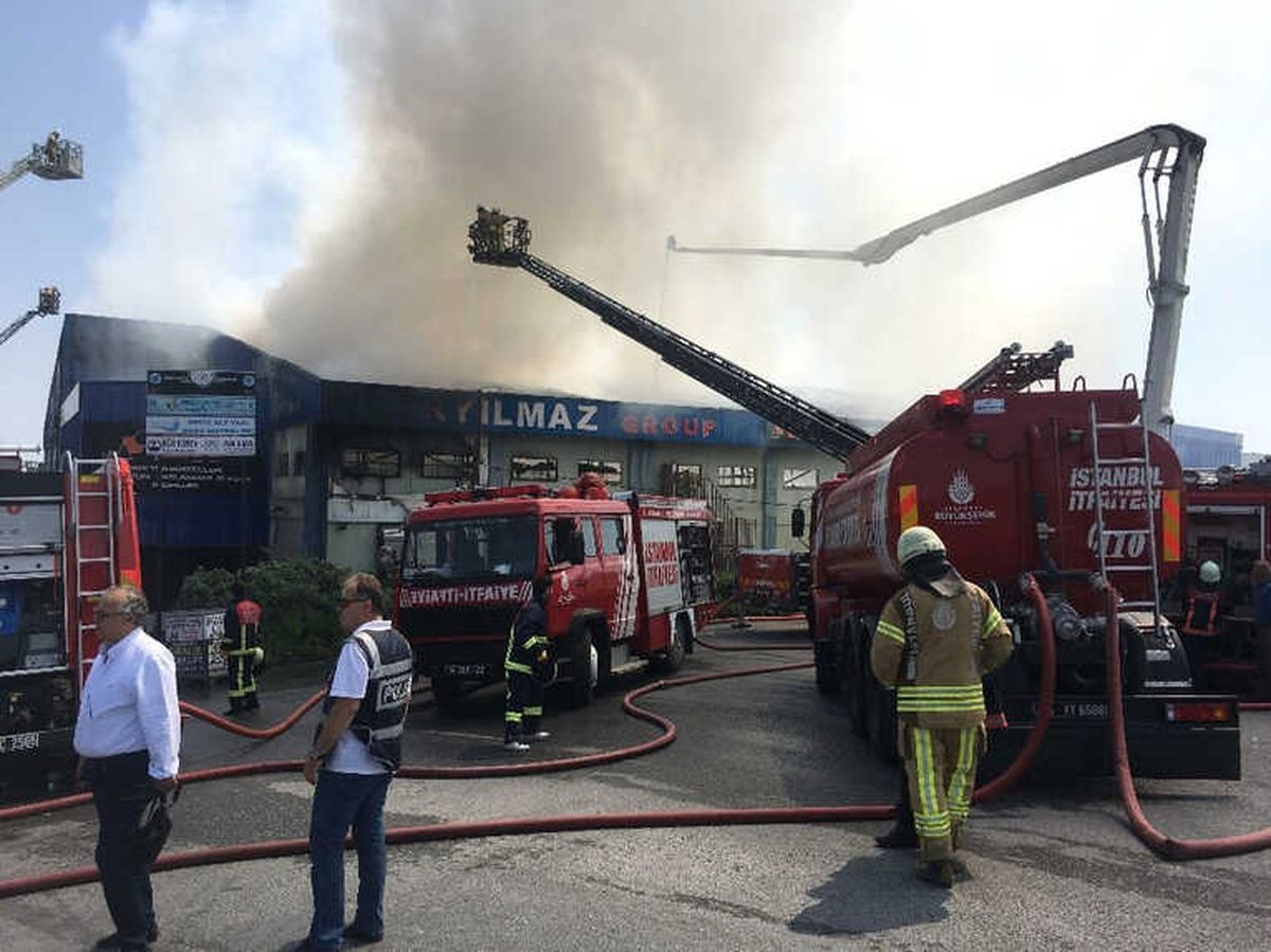 Hadımköy\'de Fabrika Yangını