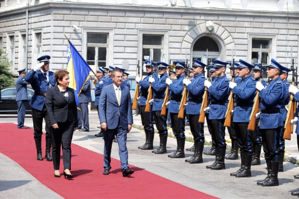 Milli Savunma Bakanı Canikli, Bosna Hersekli Mevkidaşıyla Görüştü