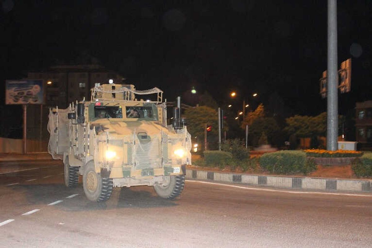 Münbiç ile Tel Rıfat Sınırına Askeri Sevkıyat Sürüyor