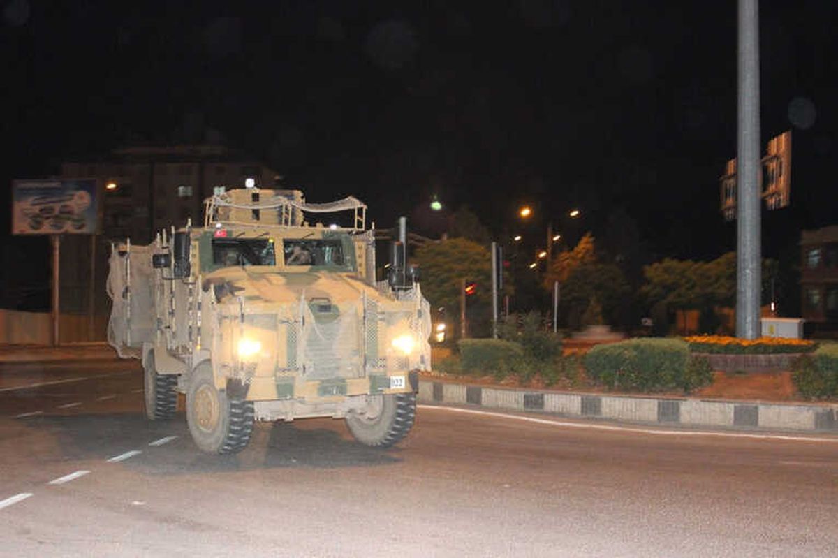Münbiç ile Tel Rıfat Sınırına Askeri Sevkıyat Sürüyor