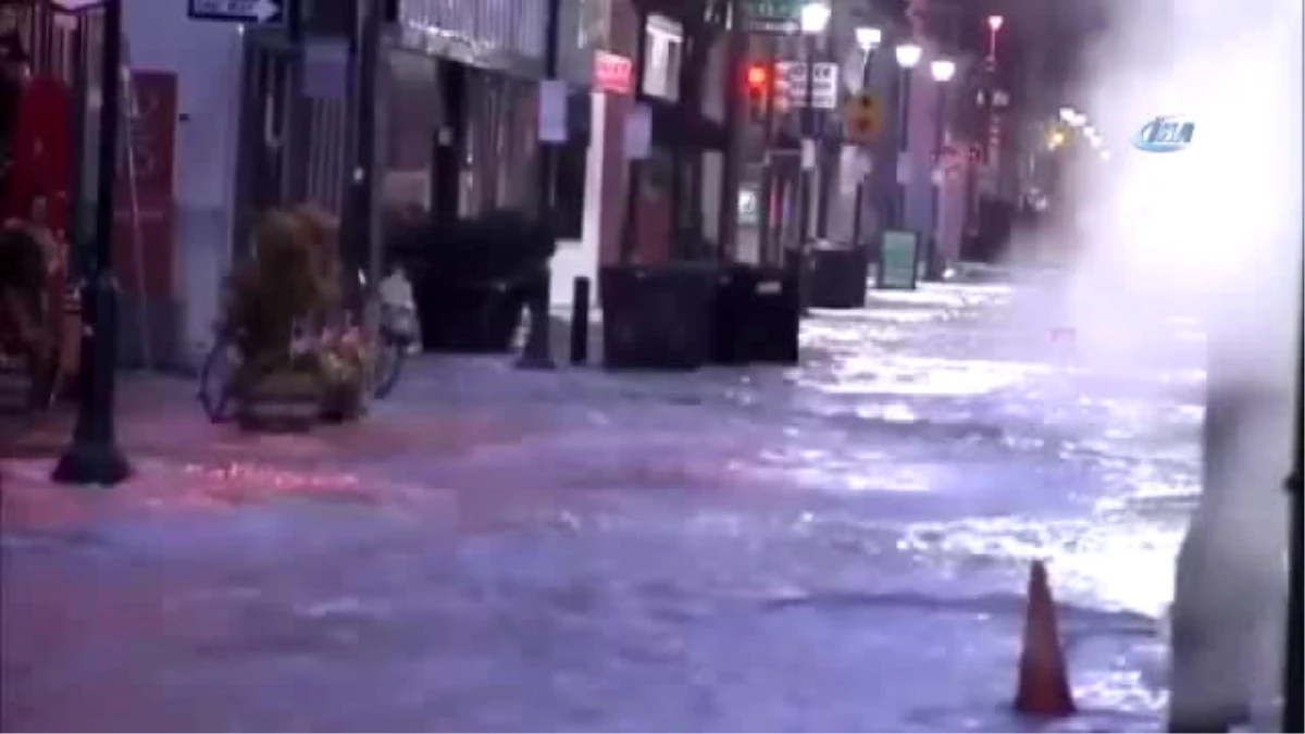 Philadelphia\'da Şebeke Borusu Patladı, Sokakları Su Bastı