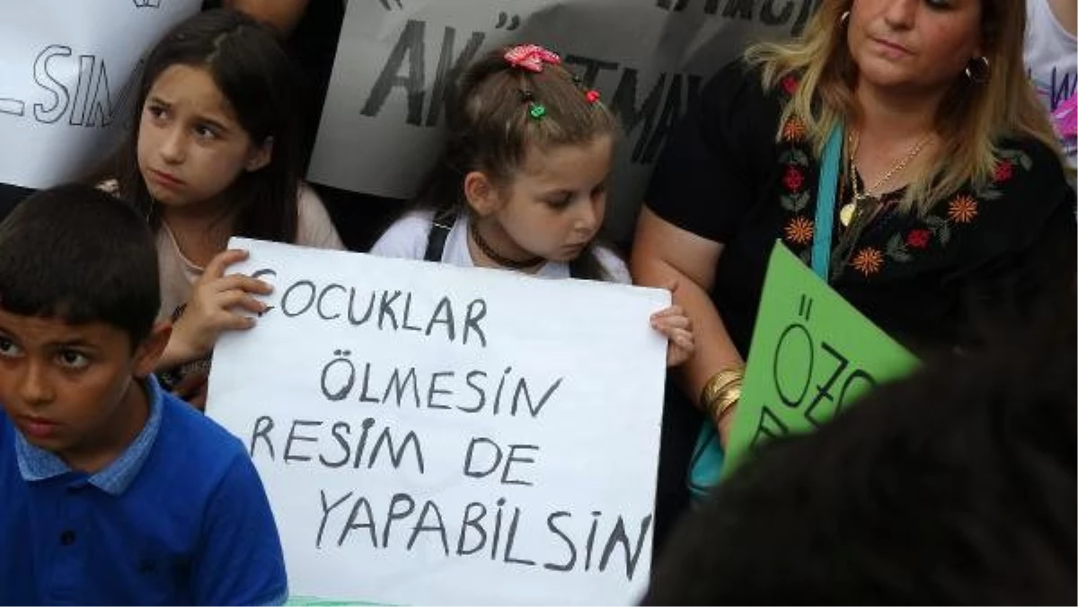 Trabzon ve Artvin\'de \'Çocuklara Şiddet ve İstismar\' Protestosu