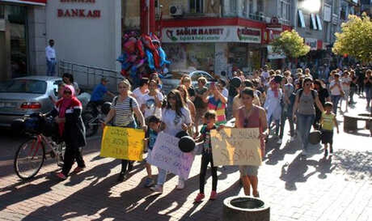 Zonguldak\'ta Kadınlar, Çocuk Cinayetlerini Protesto Etti