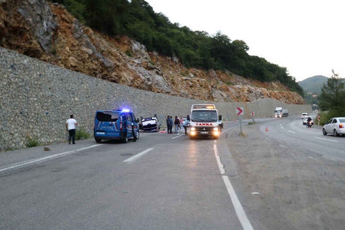 Zonguldak\'ta Trafik Kazası: 1\'i Ağır 6 Yaralı