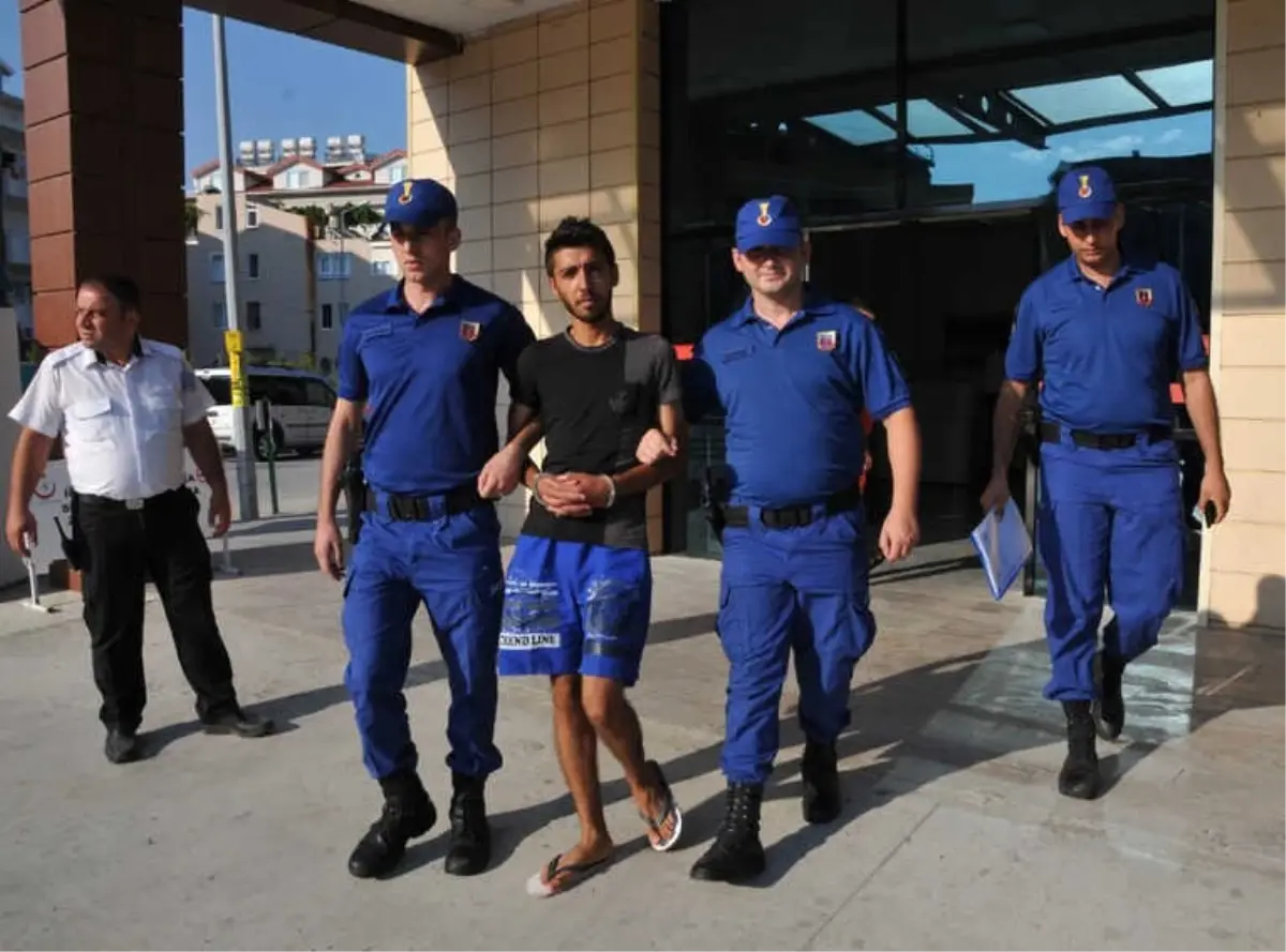 Alanya\'da Suriyeli Genç Tutuklandı, Bıçakladığı Kişi Ağır Yaralandı