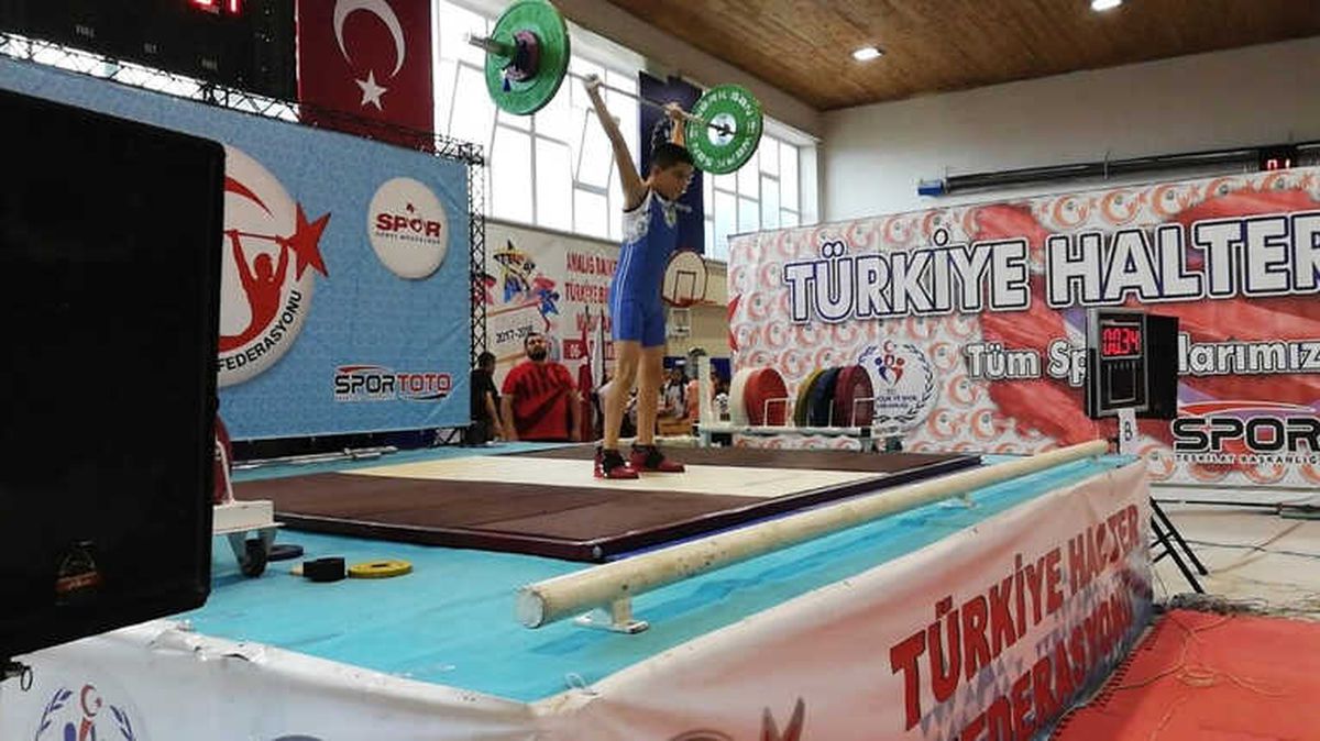 Aydınlı Sporculardan Halterde Çifte Başarı