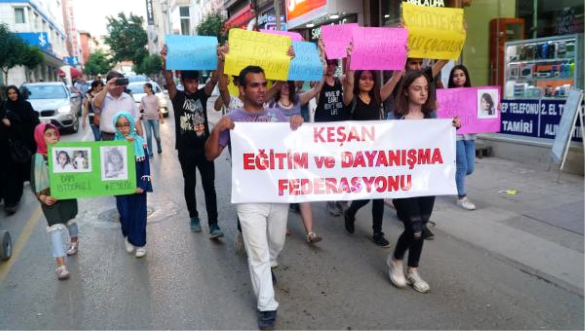 Edirne\'de, 15 Kişi \'Çocuk İstismarına\' Karşı Eyleme Yaptı
