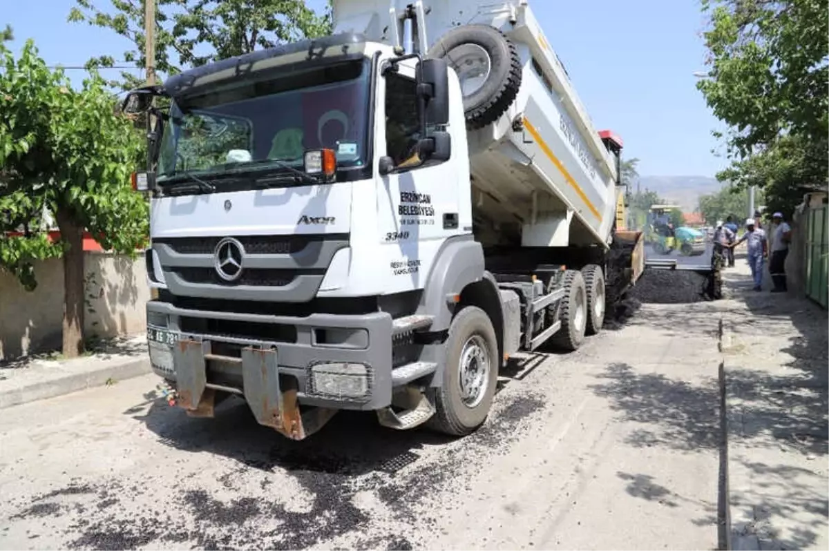 Erzincan Belediyesi Asfalt Çalışmalarına Tam Gaz Devam Ediyor