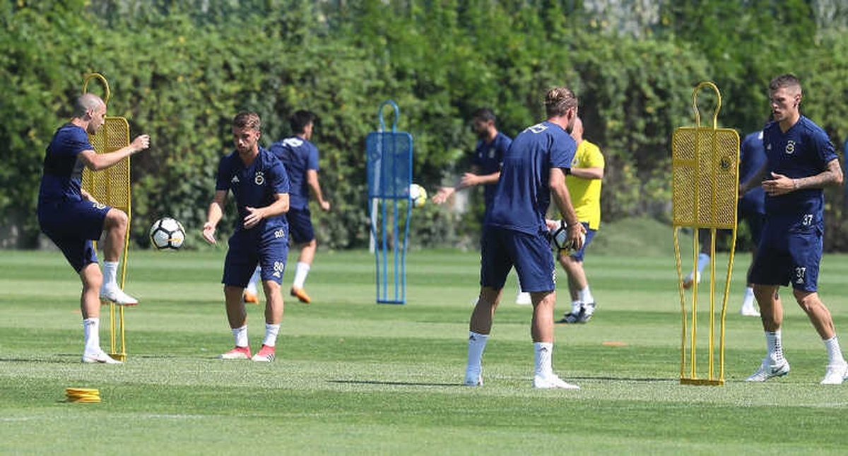 Fenerbahçe\'de Yeni Sezon Hazırlıkları Sürüyor
