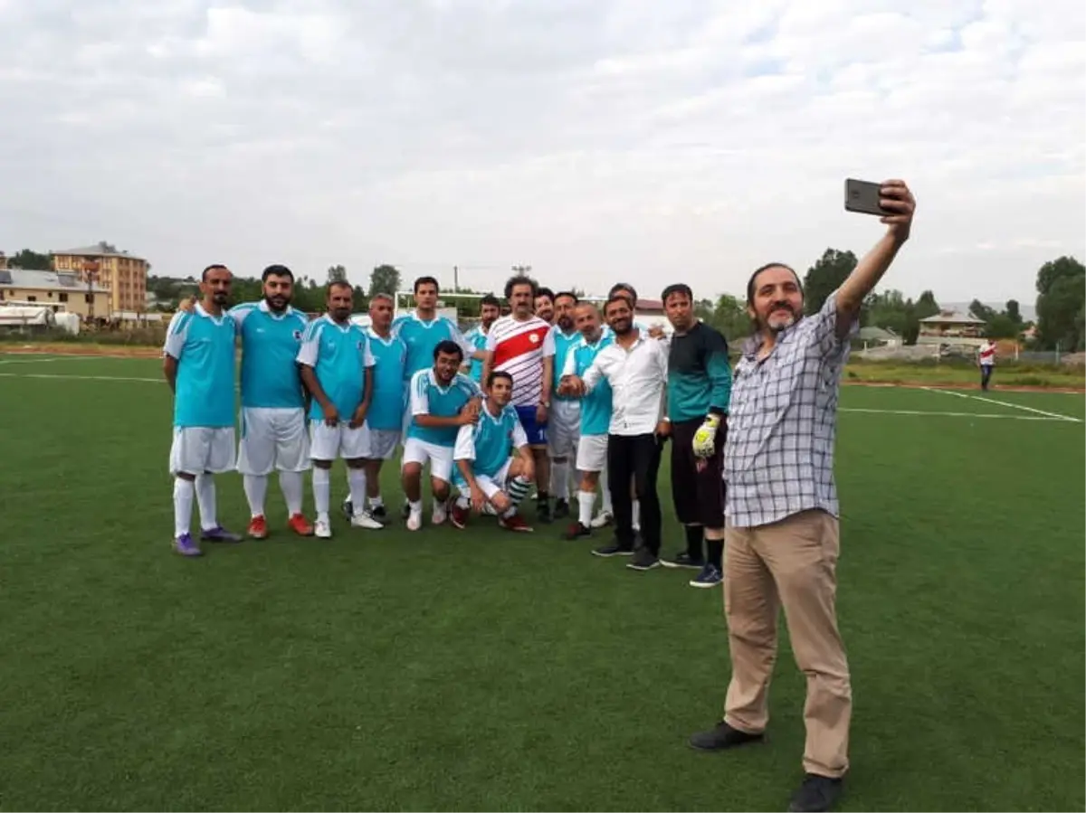 Gevaş\'ta 2. Dostluk Futbol Turnuvası Start Aldı