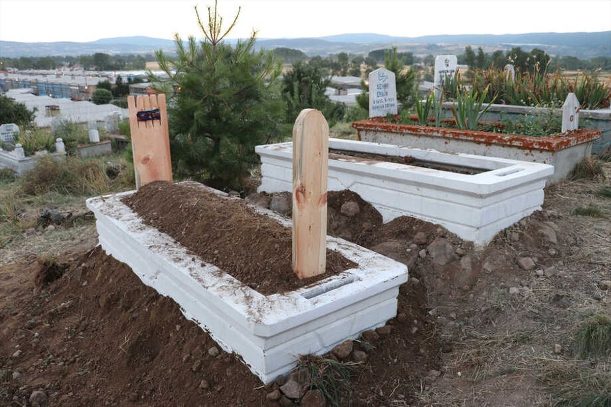 Güncelleme - Oğlu Defnedildikten 3 Saat Sonra Hayatını Kaybetti