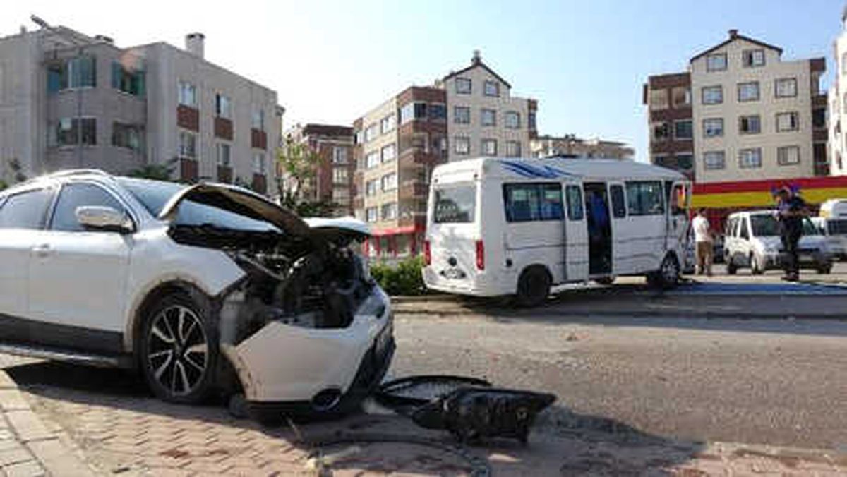 İşçi Servisi Kazaya Karıştı: 12 Yaralı