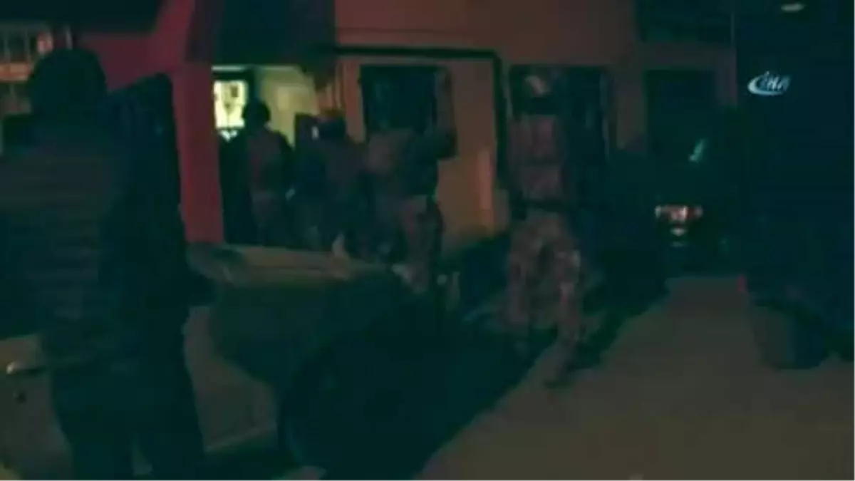 İstanbul\'da Deaş\'la Bağlantılı 5\'i Türk 33 Şüpheli Yakalandı