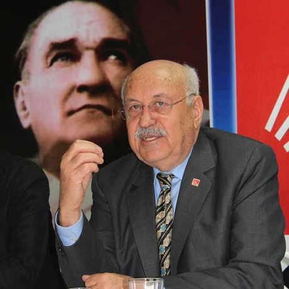 İzmir\'de Olağanüstü Kurultay İçin İmza Hareketi Başlayacak