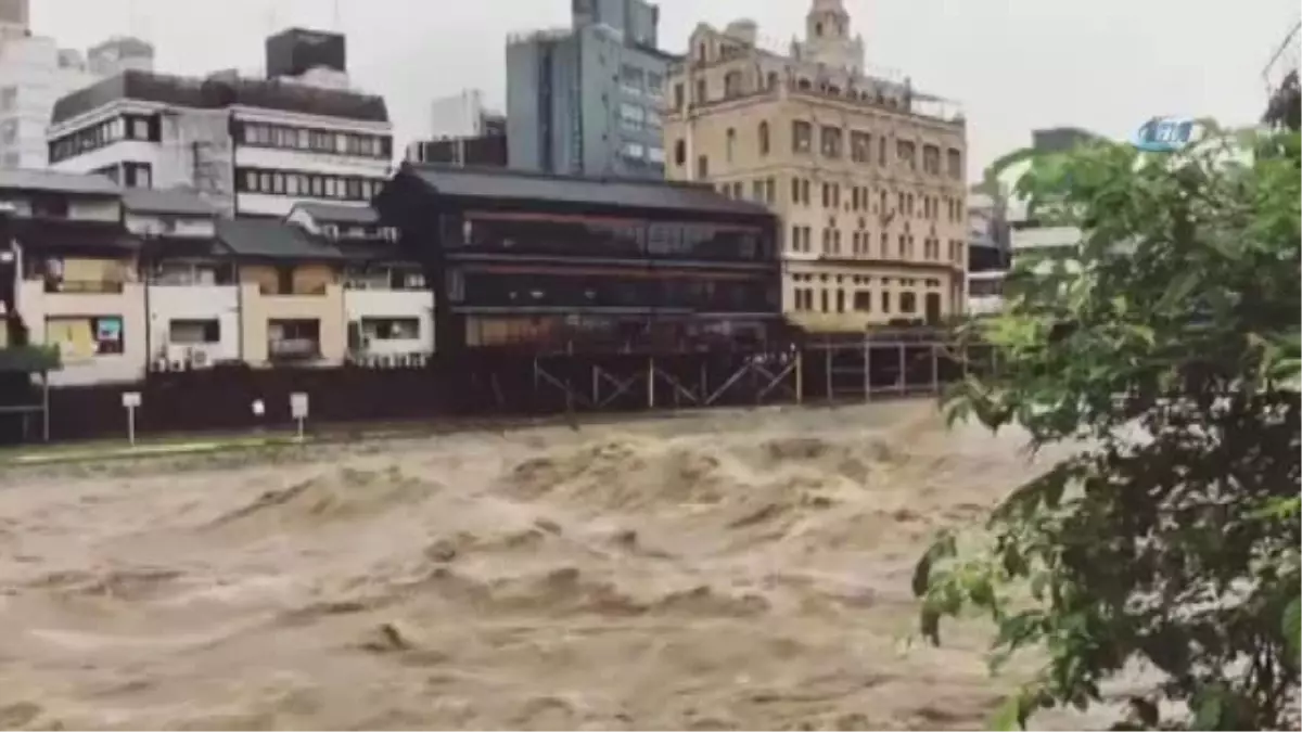 Japonya\'da Şiddetli Yağışlar 1 Kişinin Ölümüne Neden Oldu