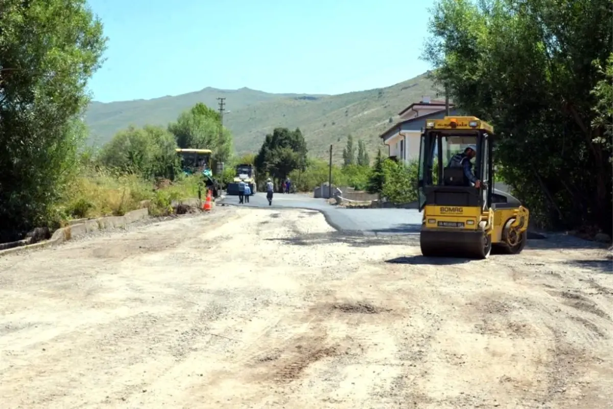 Kıranardı Yollarında Asfaltlama Çalışmasına Başlandı