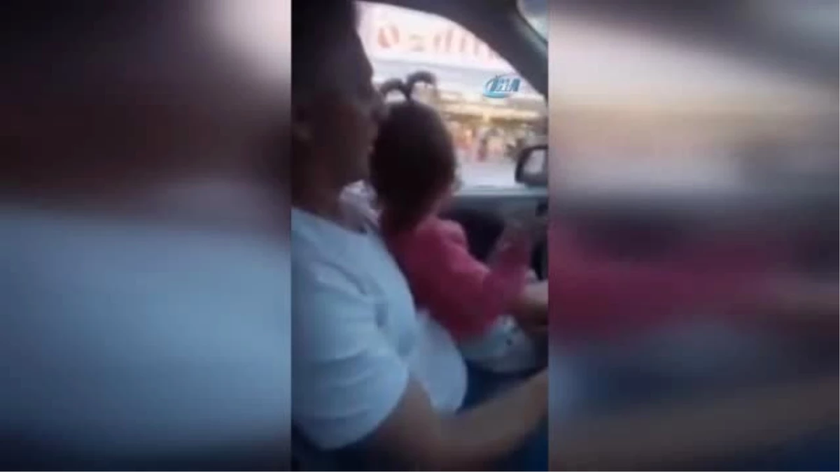 Kucağındaki Bebekle Araba Kullandı