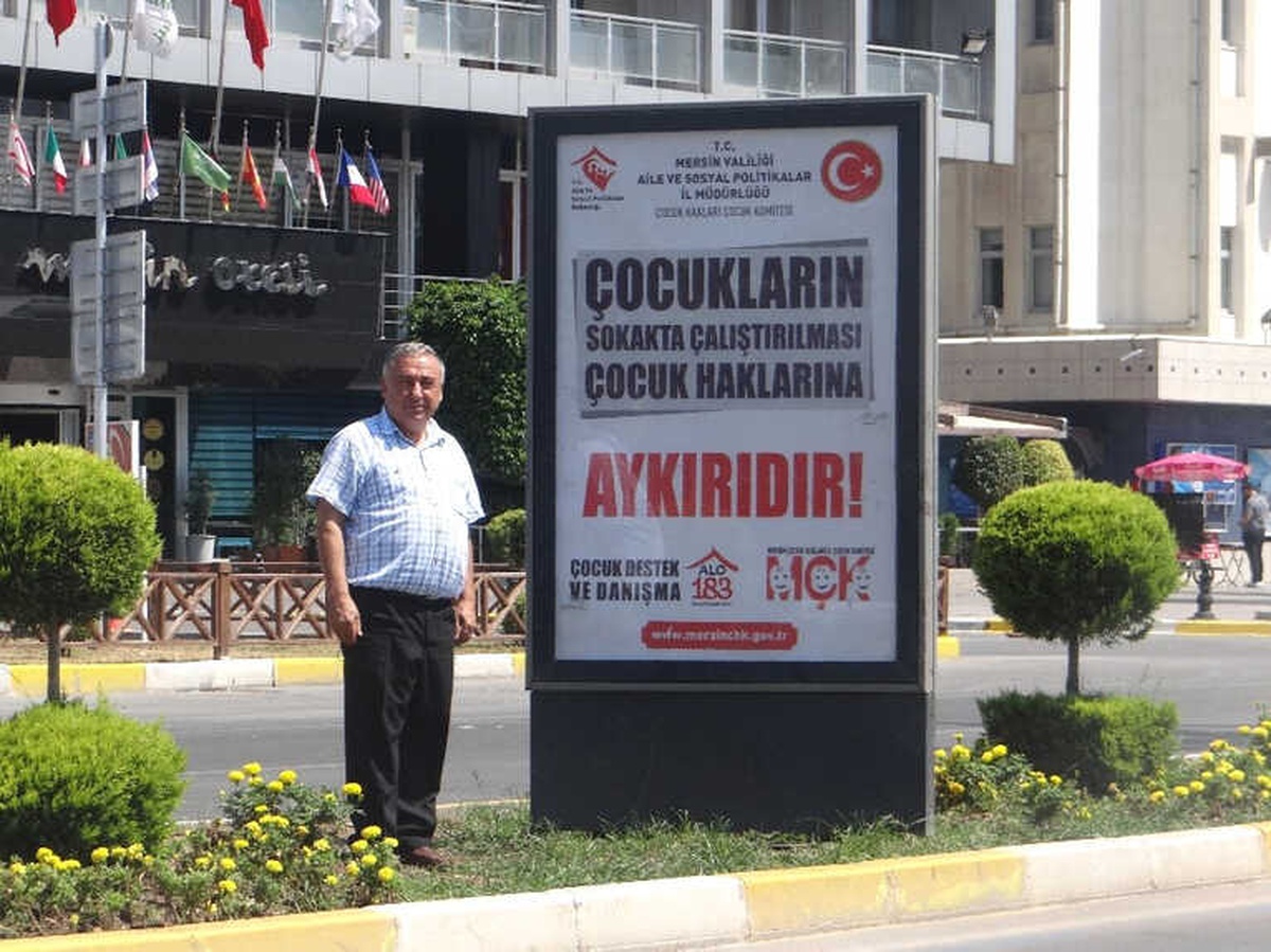 Mersin\'de Çocuk İşçiliğine Karşı Afişli Uyarı