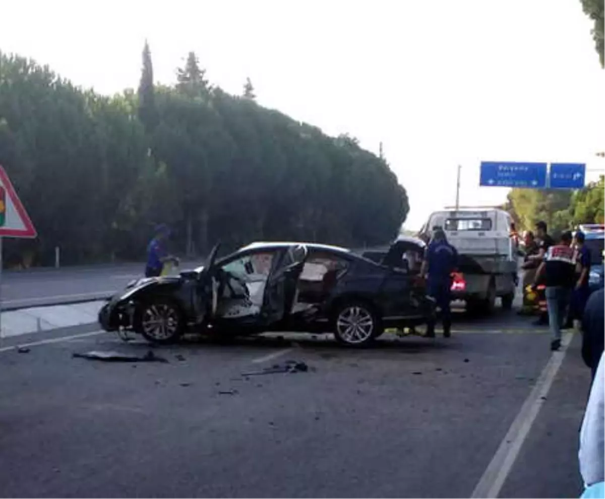 Otomobil Yol Kenarındaki Ağaca Çarptı: 2 Ölü, 1 Yaralı