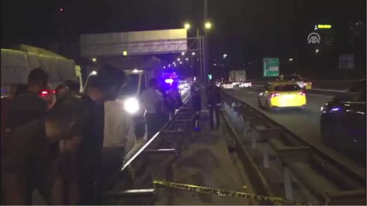 Otoyolda Otomobilin Çarptığı Kişi Öldü