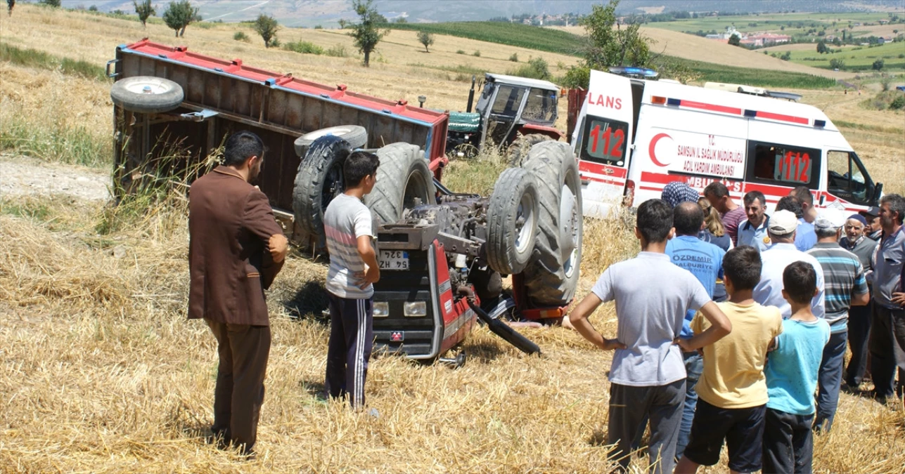 Samsun\'da Devrilen Traktörün Sürücüsü Öldü