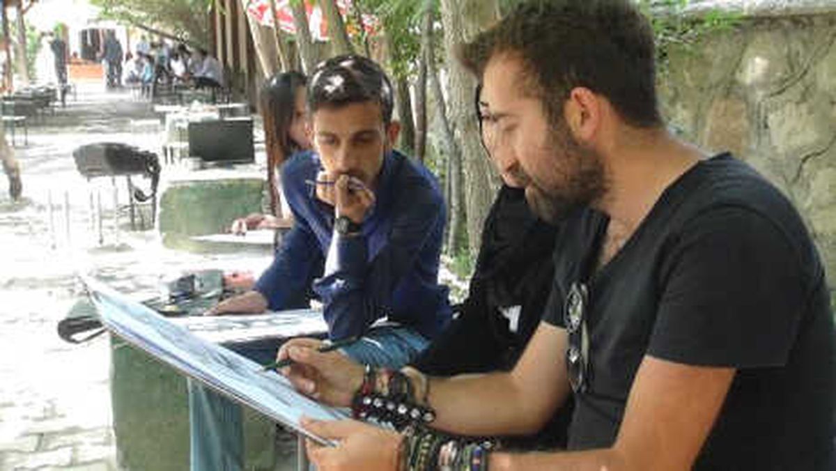 Sanata Teşvik İçin Resim Kurslarını Dışarda Veriyorlar