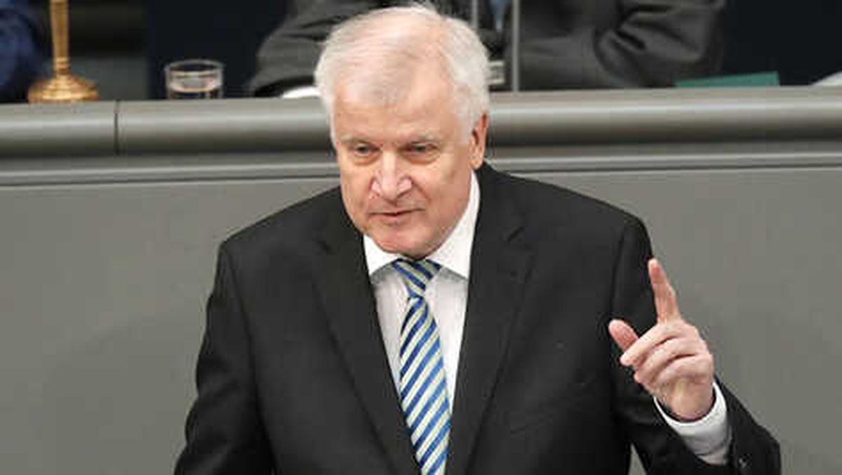 Seehofer, \'Geri Kabul\'u Kabul Ettirebilecek Mi?