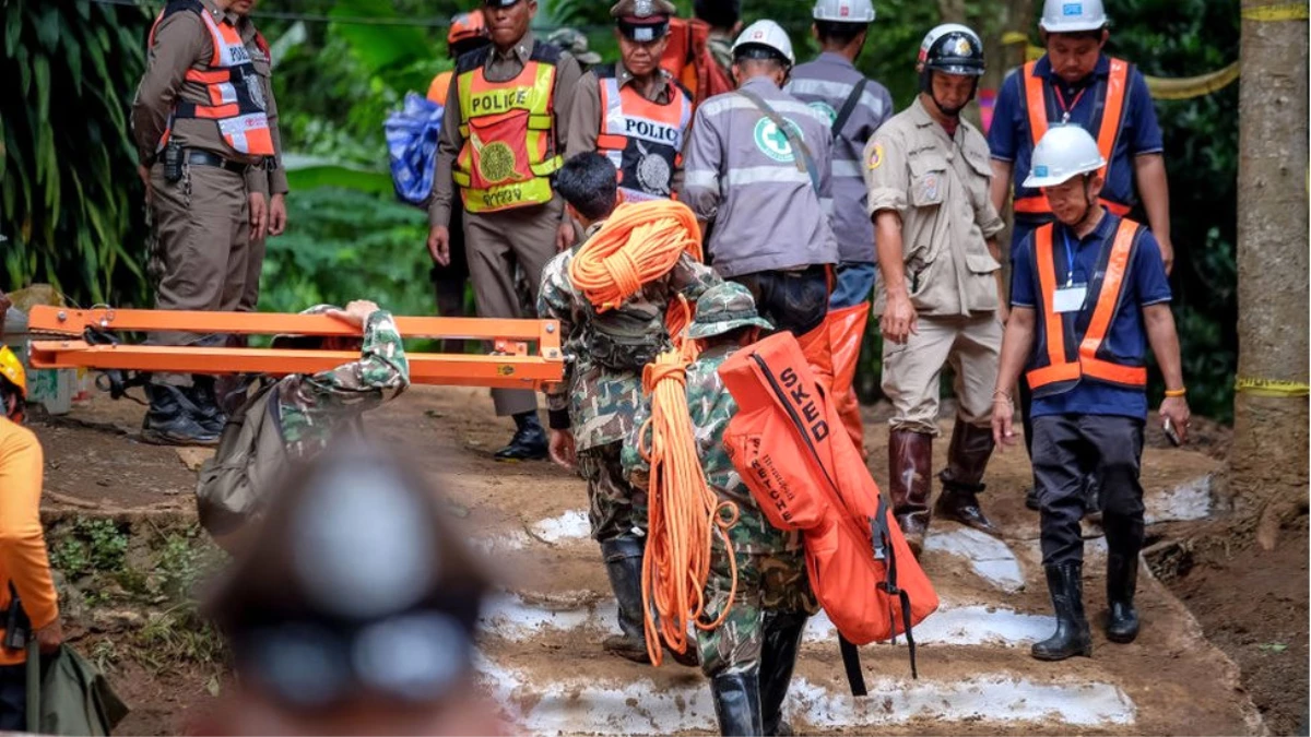 Tayland\'da Kurtarma Ekipleri Mahsur Çocuklar İçin Muson Yağmurları Öncesi Zamana Karşı Yarışıyor