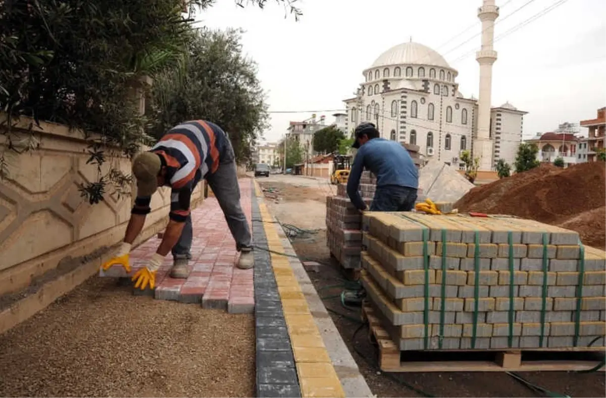 Teomanpaşa\'da Kaldırım ve Parke Taşı Çalışması