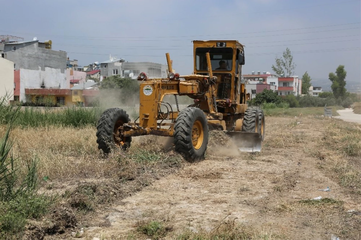 Toroslar\'da Boş Arazilerde Temizlik Çalışması