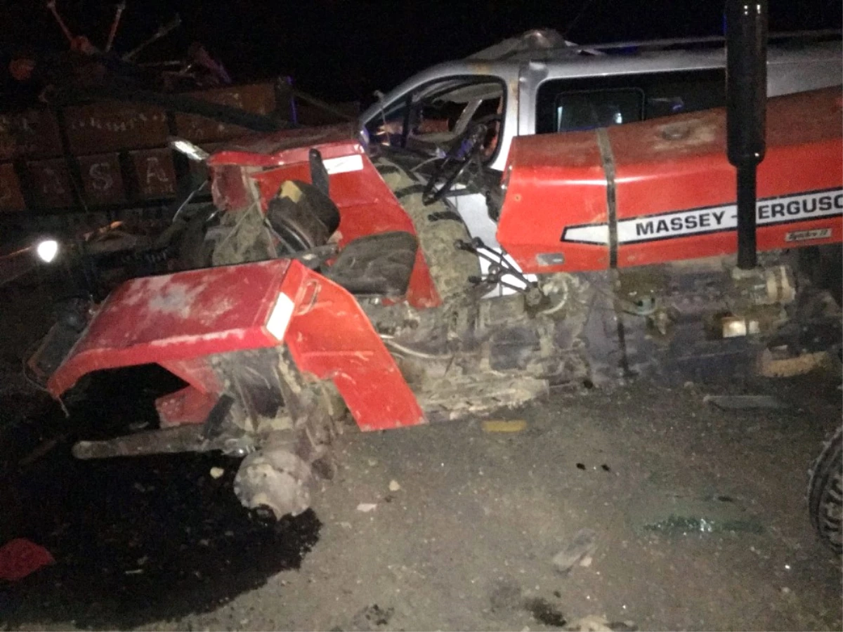 Traktördeki Demir Parçası Minibüsün İçine Girdi: 1 Ölü, 6 Yaralı